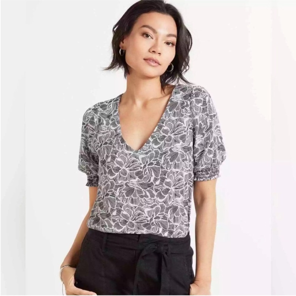 Evereve Gracie Floral Top. Puff sleeve. Small